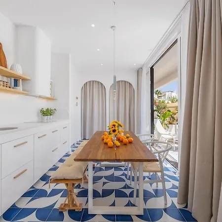 Ocean By Endless Sun I Modern Comfort, Sea View, Wi-fi, Parking, Heating شقة *