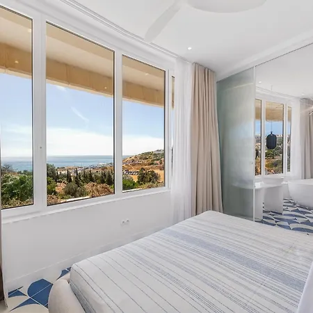 Ocean By Endless Sun I Modern Comfort, Sea View, Wi-fi, Parking, Heating شقة *