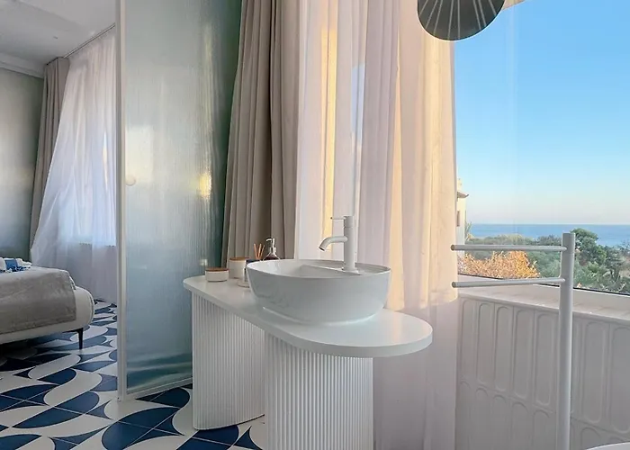 Ocean By Endless Sun I Modern Comfort, Sea View, Wi-fi, Parking, Heating *