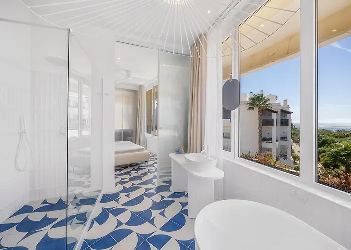 Ocean By Endless Sun I Modern Comfort, Sea View, Wi-fi, Parking, Heating