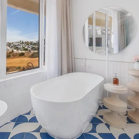 Ocean By Endless Sun I Modern Comfort, Sea View, Wi-fi, Parking, Heating Lagos