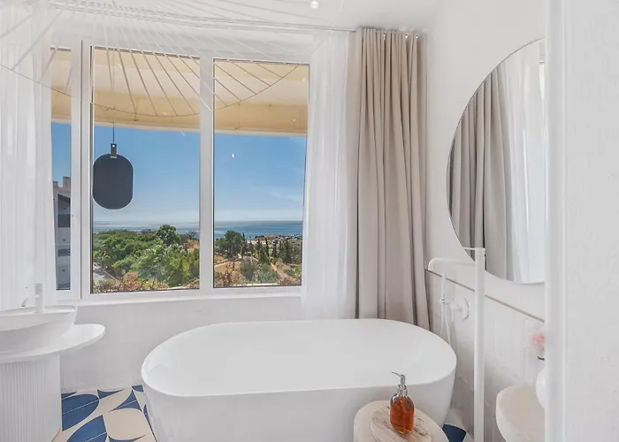 Ocean By Endless Sun I Modern Comfort, Sea View, Wi-fi, Parking, Heating *